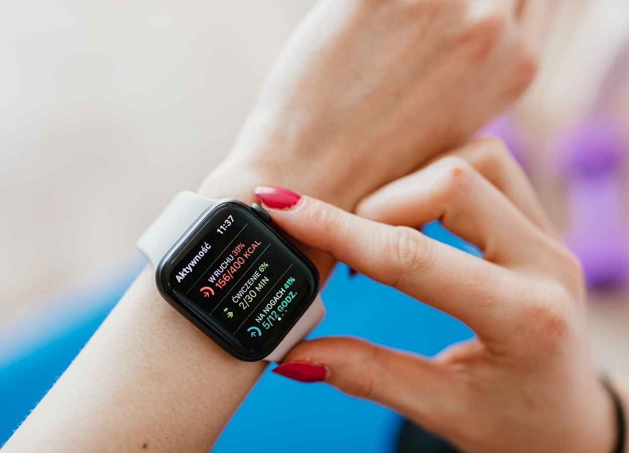 Smartwatch warning: AFib tests yield 'high rate' of false positives on  wearable tech with ECG strips